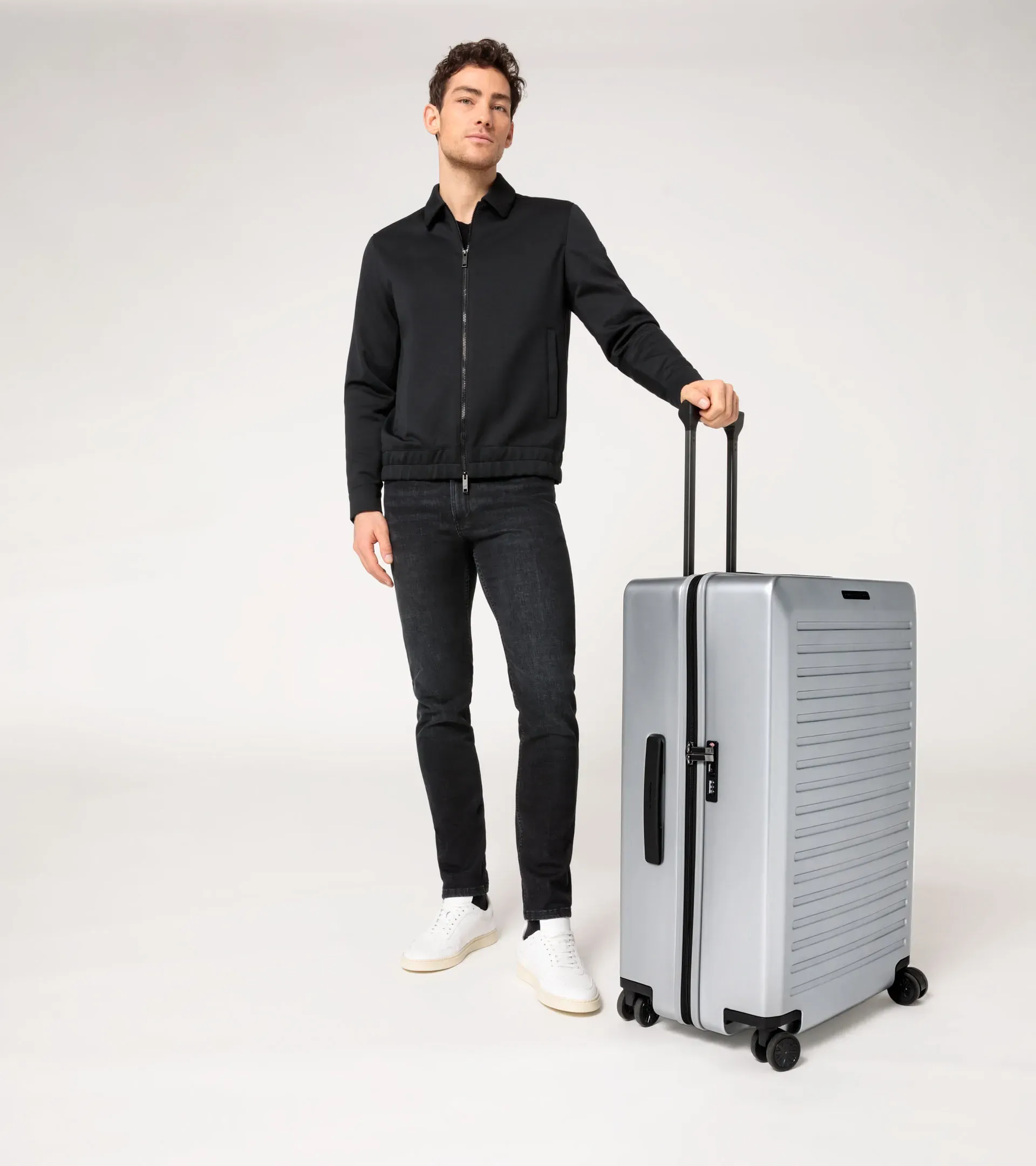 ユニベアシティ Voyager 2.0 Hardcase 4W Trolley L | PORSCHE SHOP