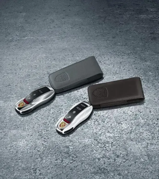 Porsche Key pouch in leather 純正キーケース Porsche Leather Key Pouch for 718, 911, Cayenne, Panamera