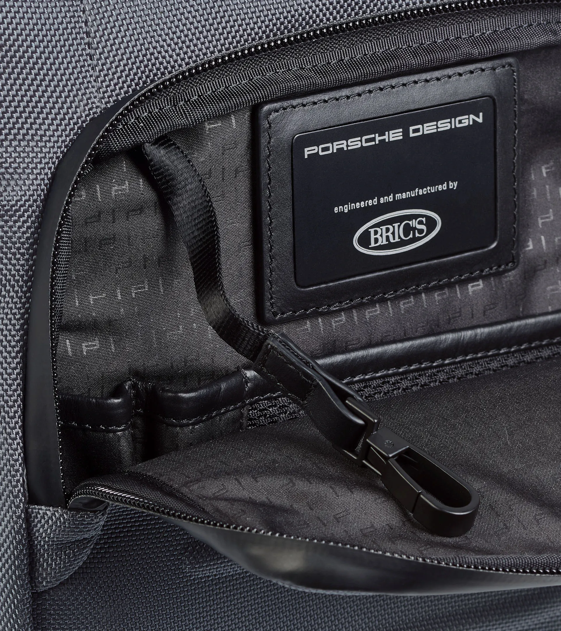 Roadster Pro Shoulder Bag S | PORSCHE SHOP