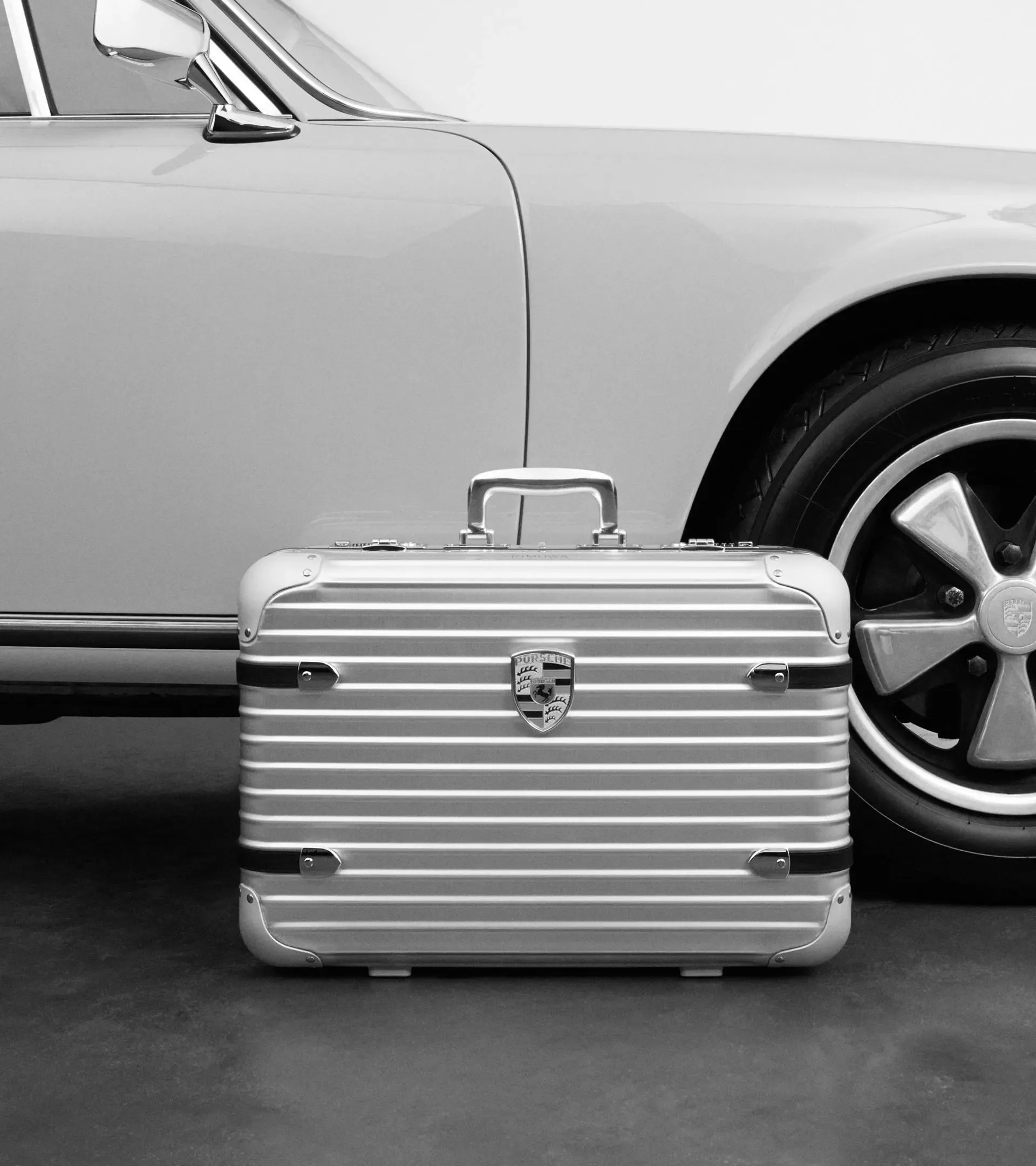 希少　コラボ　RIMOWA×PORSCHE アメニティケース 希少 コラボ RIMOWA×PORSCHE アメニティケース 希少 コラボ RIMOWA