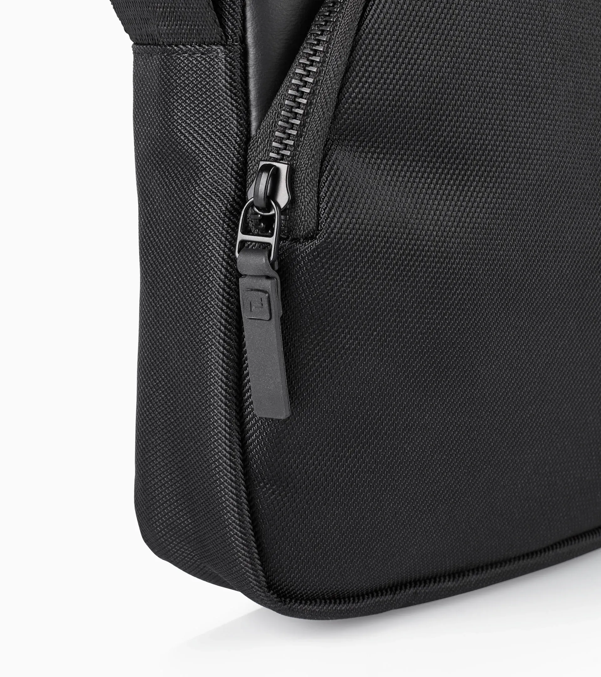 Voyager Nylon Shoulder Bag S | PORSCHE SHOP