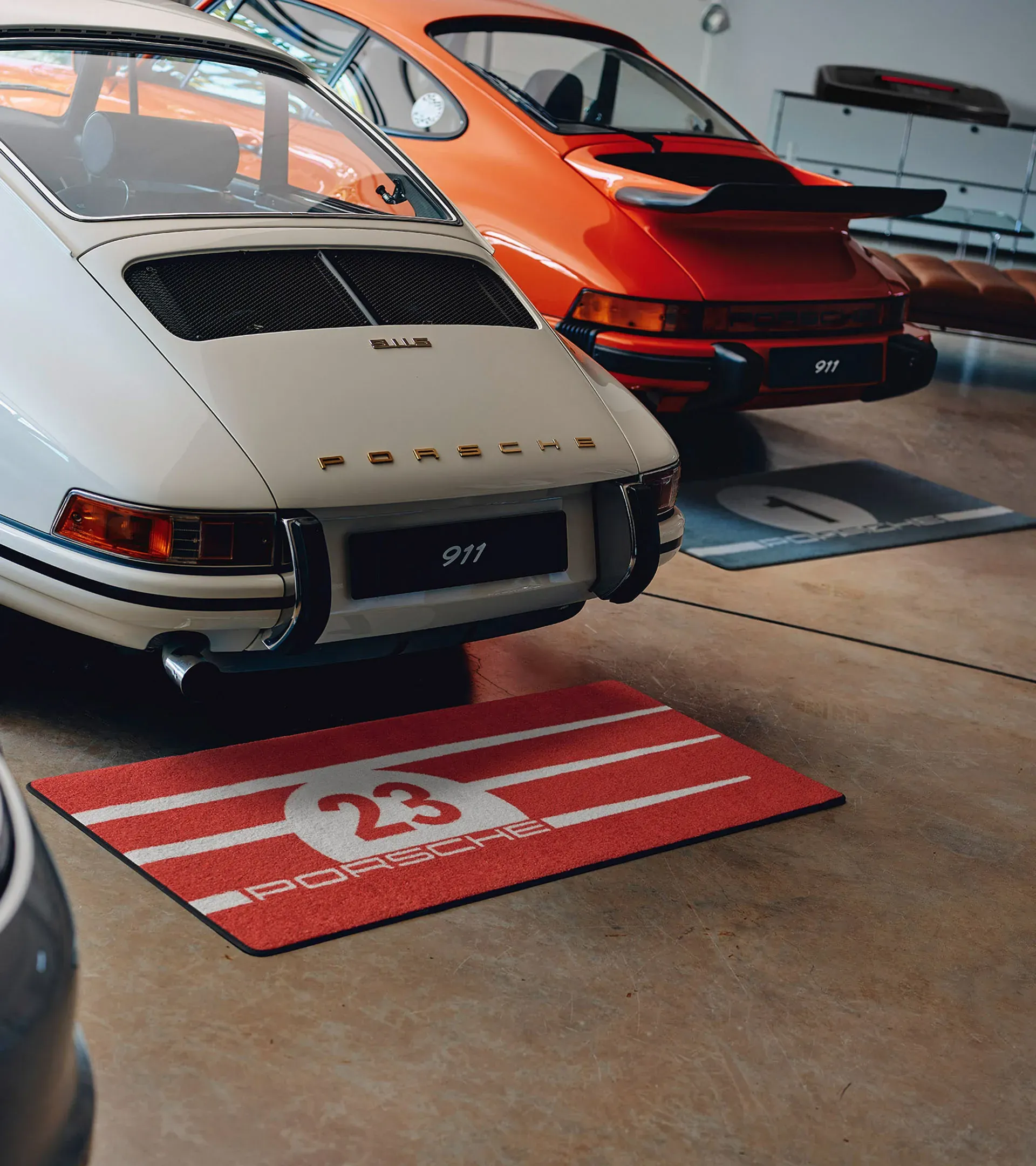 新品未使用　Porsche ガレージマット Porsche 917 Salzburg Design Garage Mat | PORSCHE SHOP