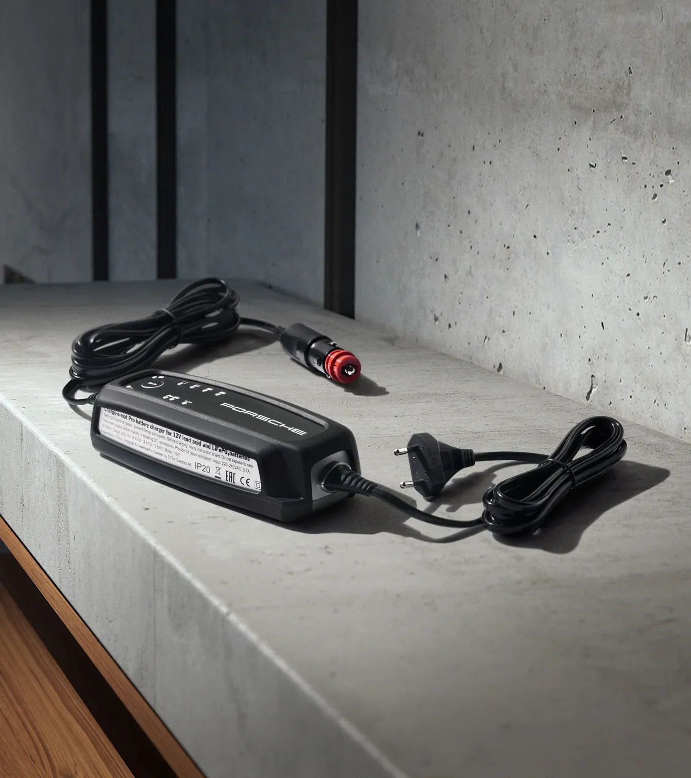 Porsche Charge-o-mat Pro 12Vバッテリーチャージャー Porsche Charge-o-mat Pro | PORSCHE SHOP