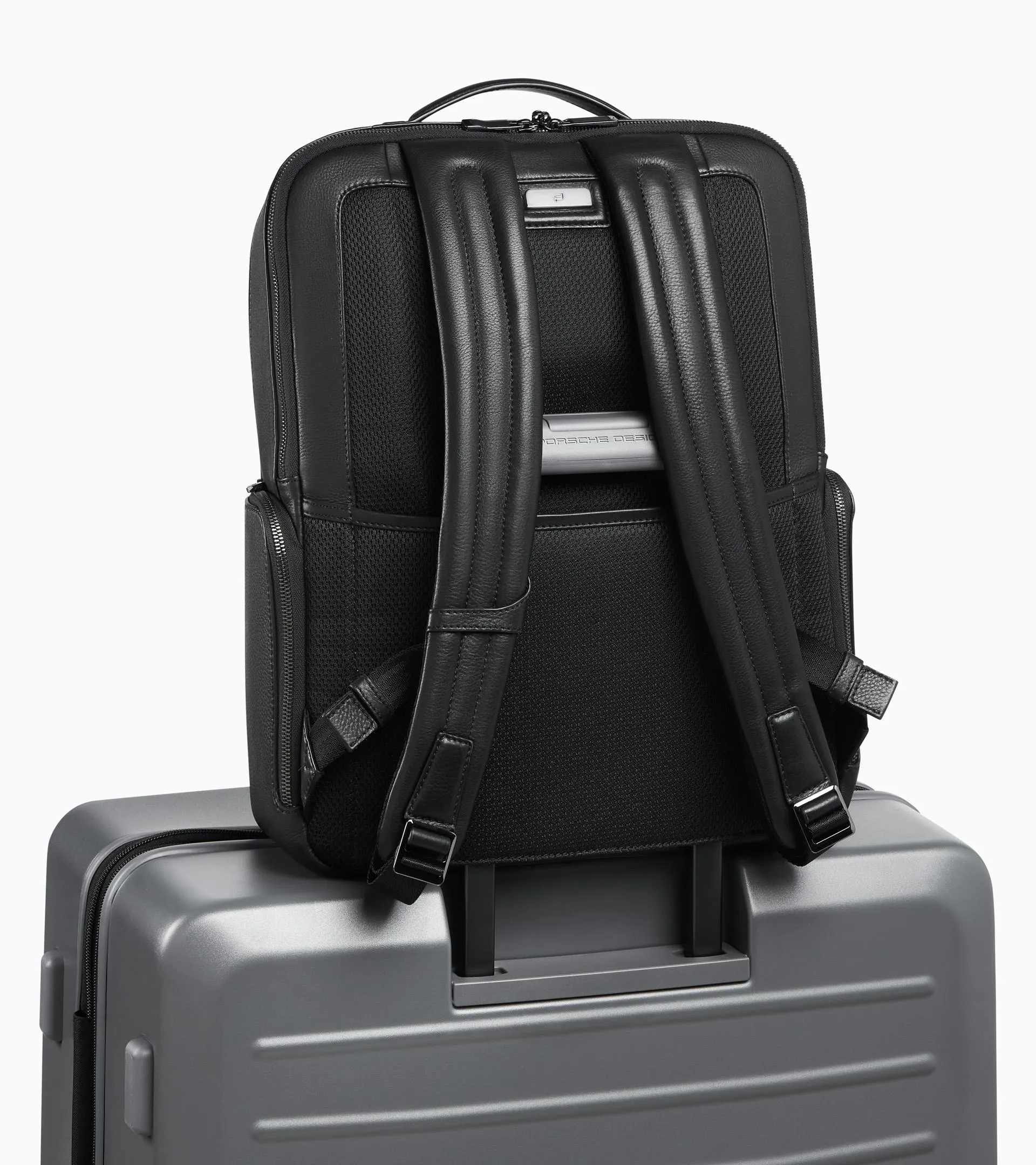 Roadster Leather Backpack L | PORSCHE SHOP