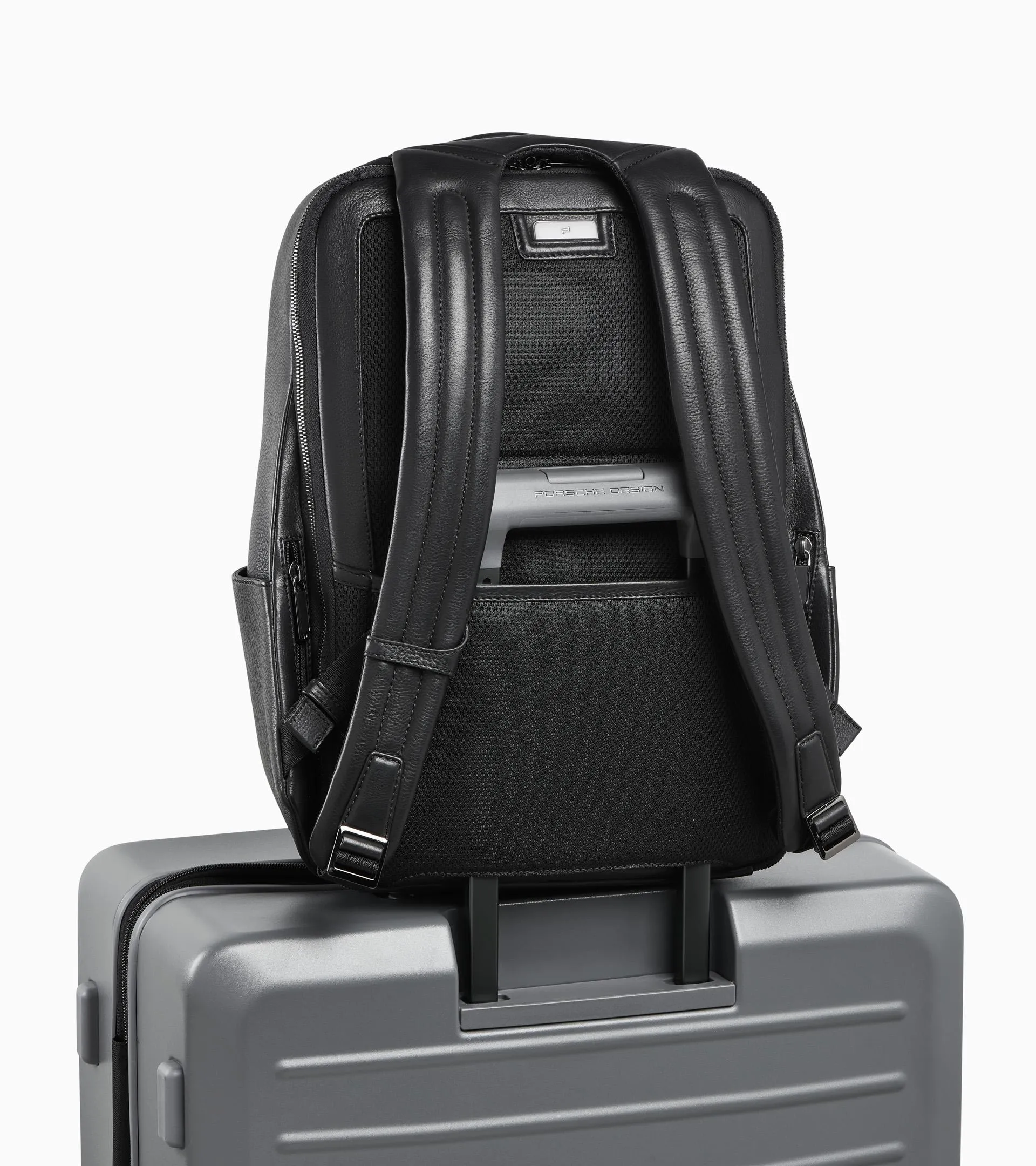 Roadster Leather Backpack M | PORSCHE SHOP