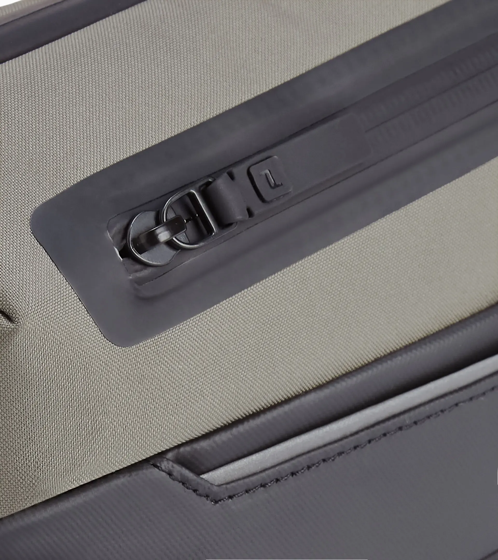 Urban Eco Washbag L | PORSCHE SHOP