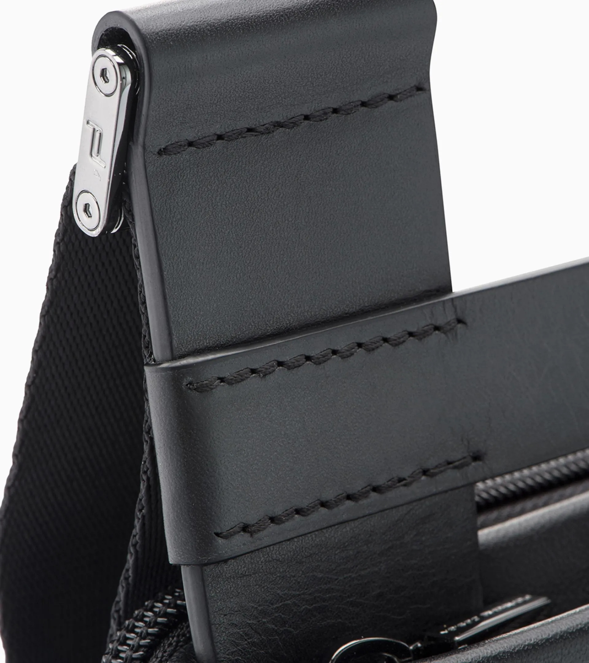 SWITCHING LEATHER HAND BAG 2872P バッグ Shyrt 2.0 Leather Shoulder Bag XSVZ | PORSCHE SHOP